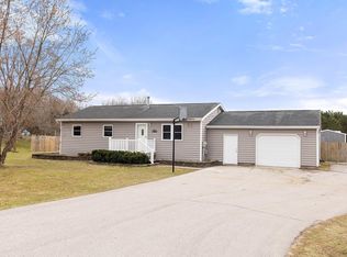 1842 Black Bark Ln, Traverse City, MI