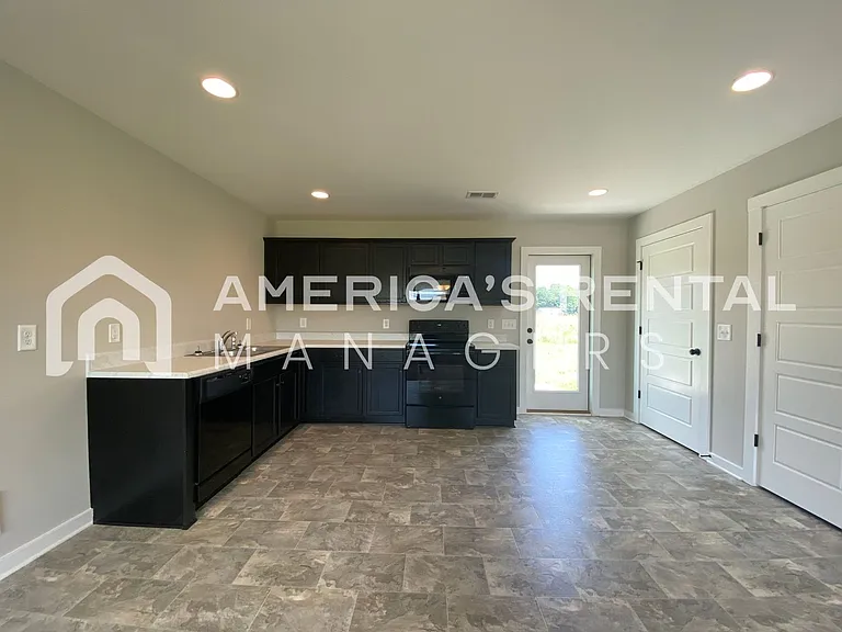 145 Sunlight Cir — Photo 4