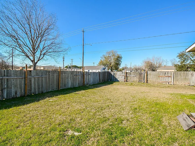 7611 Dyer St — Photo 26