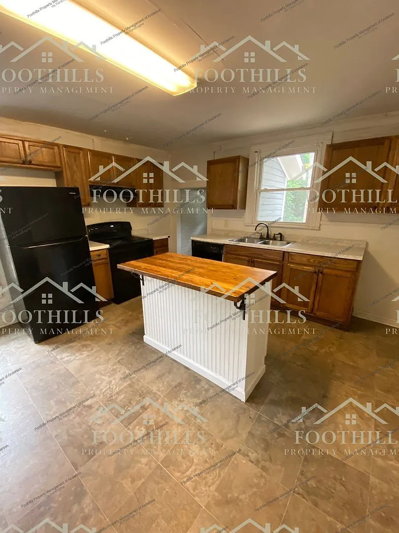 3 bed, 1.0 bath, 1298 sqft, $1,075 — Photo 4