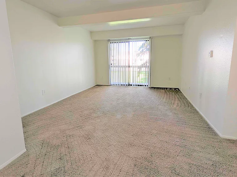 Windsor Place Apartments — Photo 72
