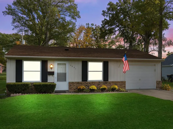 2221 Fairoak Dr, Fort Wayne, IN 46819