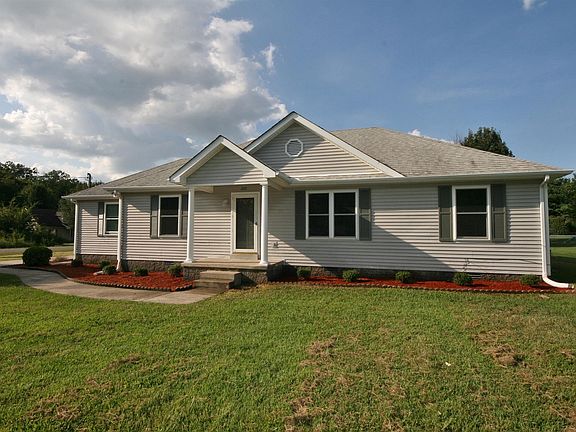 2nd image of 209 Applewood Ln