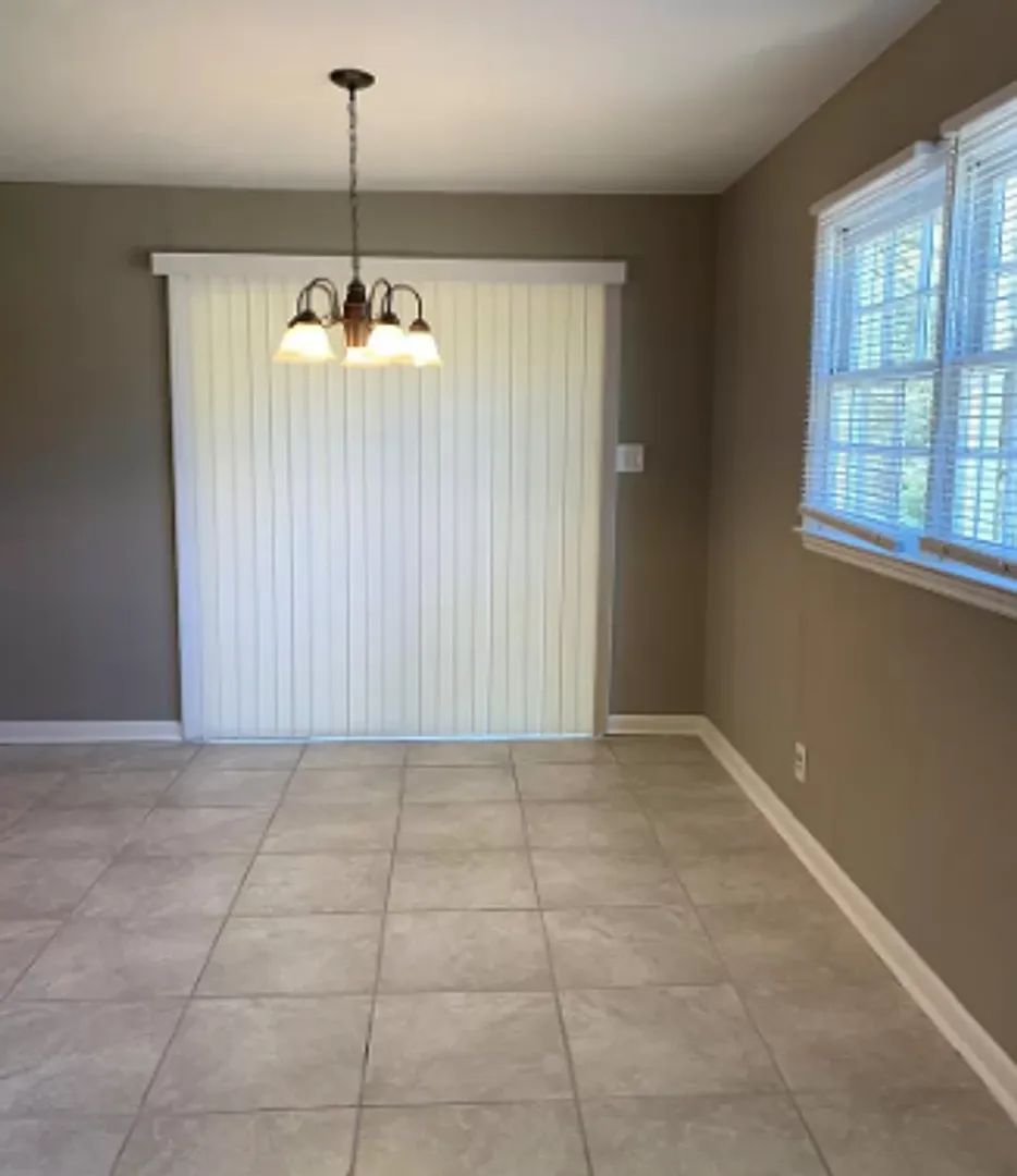 Very Nice 4 Bedroom, 2 Bath Griffin Home is now Available — Photo 4