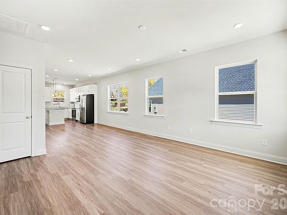 3rd image of 2645 Goble St