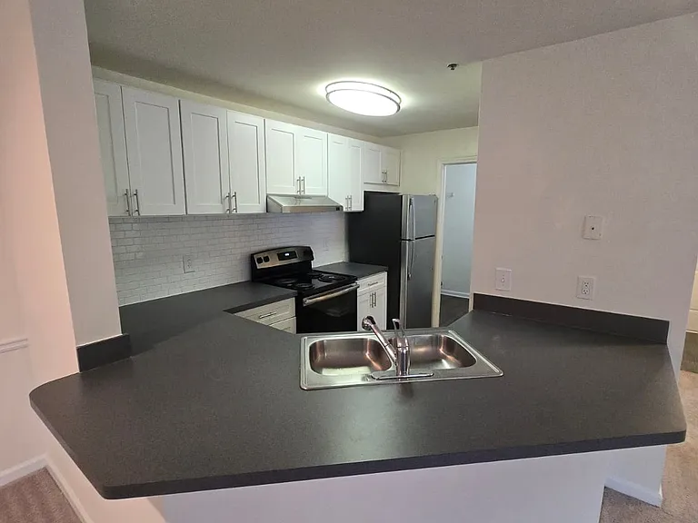 Wesley St. Claire Apartments at Lawrenceville — Photo 142