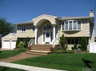 3532 Riverside Dr, Oceanside, NY 11572