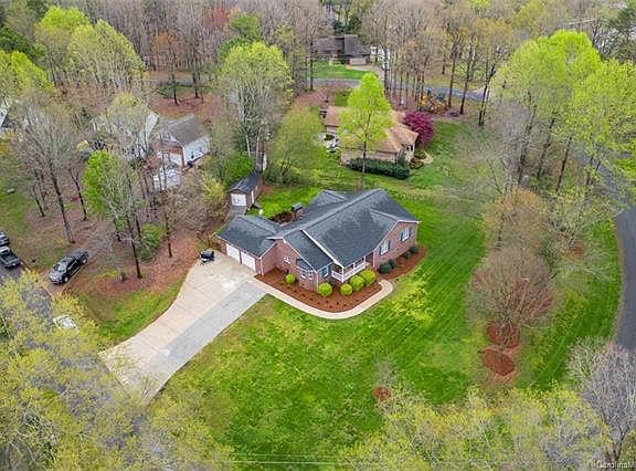4th image of 212 Hideaway Ln