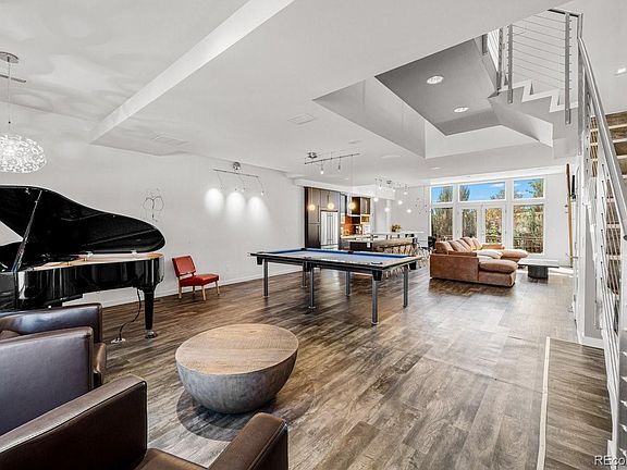 4th image of 231 W Riverwalk #231