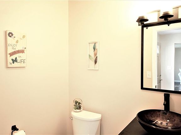 2nd image of 300 Canary Ct