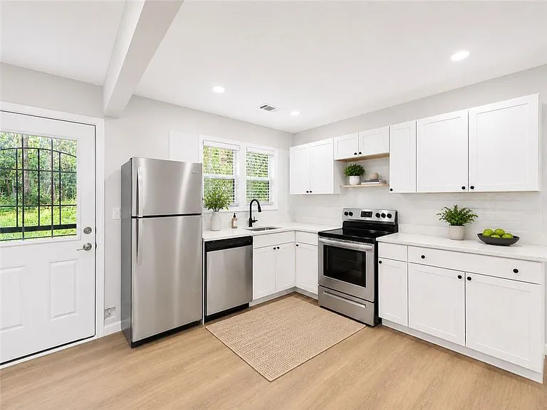 1639 Bridgeport Dr NW — Photo 8