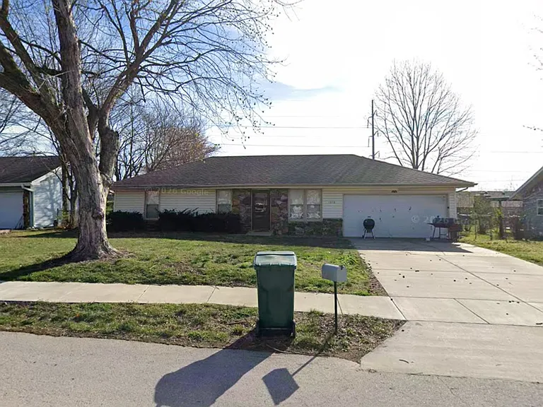1516 S Lovers Ln — Photo 1