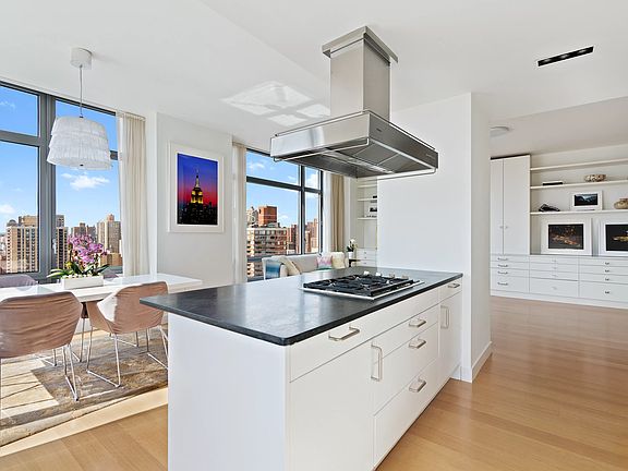 5th image of 450 E 83rd St APT 26D