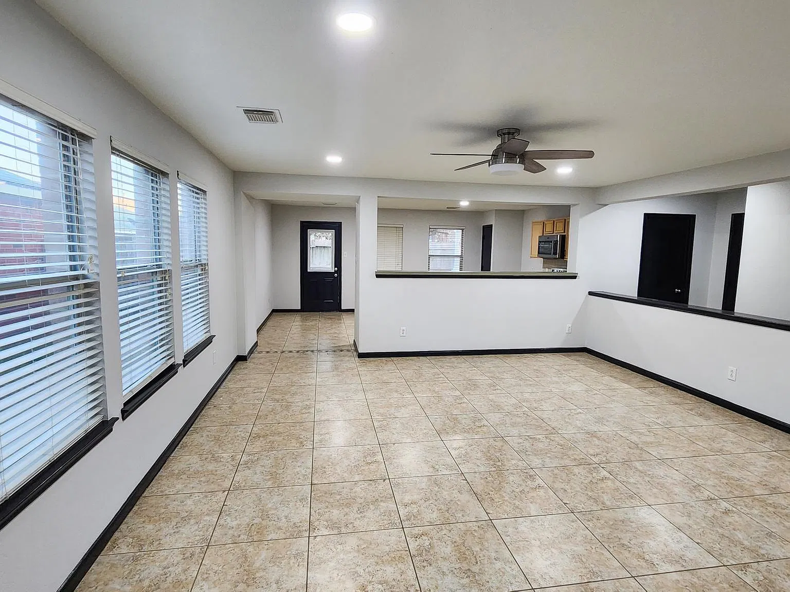3914 Brighton Springs Ln — Photo 1