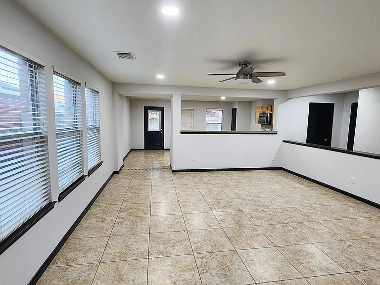 3914 Brighton Springs Ln — Photo 1