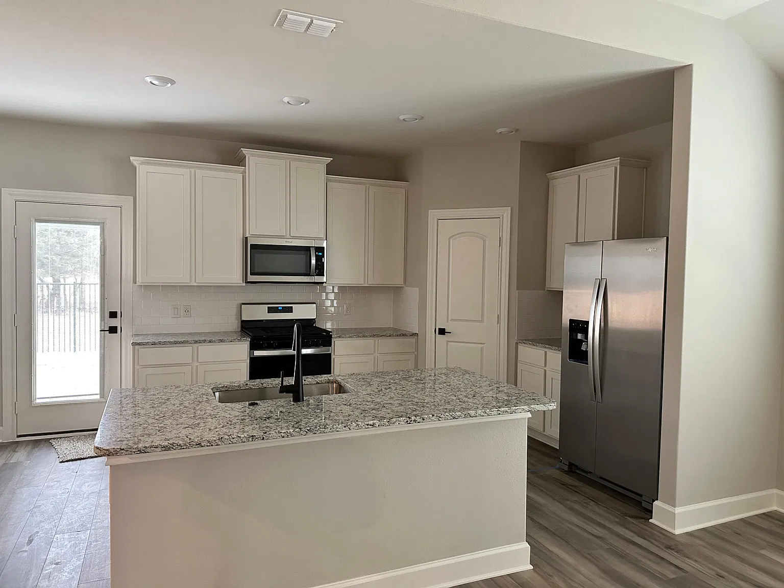 2020 Brentwood Dr — Photo 3