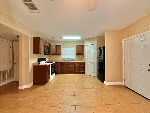 2 bed, 1.0 bath, 975 sqft, $1,095 — Photo 4