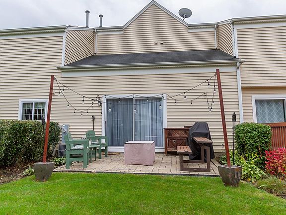2nd image of 1654 College Green Dr