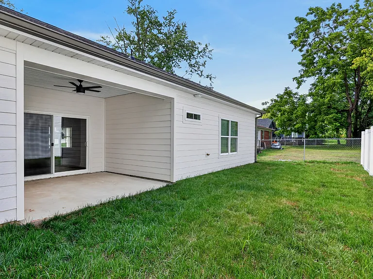 344 S Walnut Ave — Photo 28