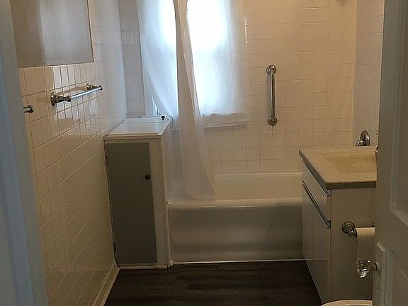 Bathroom, Lower Unit