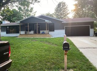 106 Surrey Ct, Monticello, IL 61856