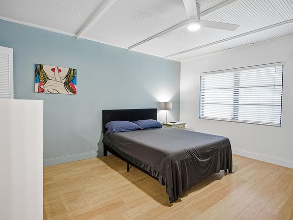 4th image of 2600 SW 22ND Avenue #906