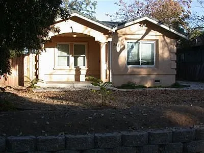 2432 Beaumont St photo 1