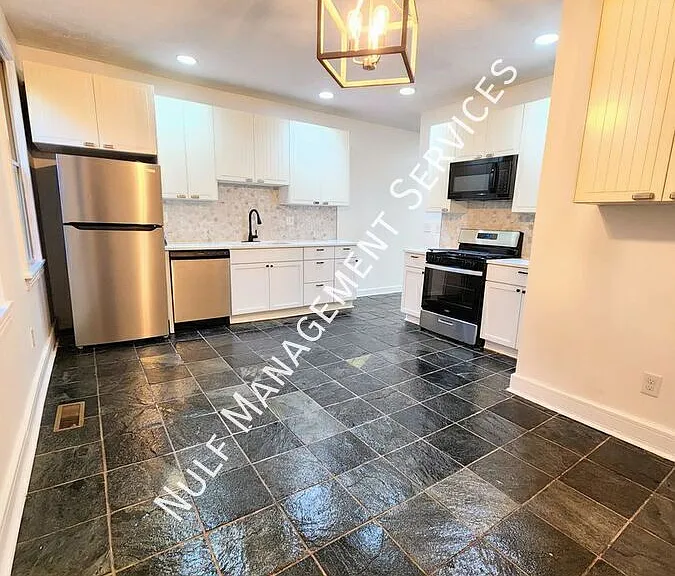 3513 Penn Ave — Photo 1
