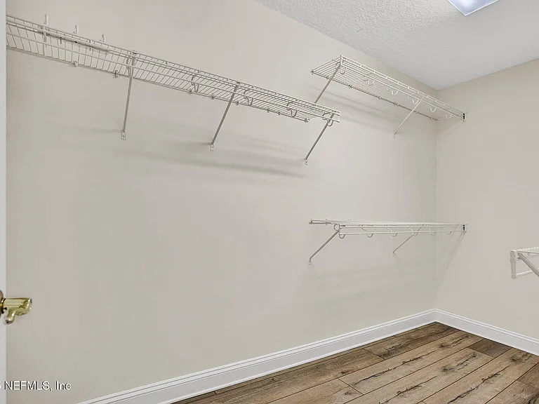 1761 Highland View Dr — Photo 13