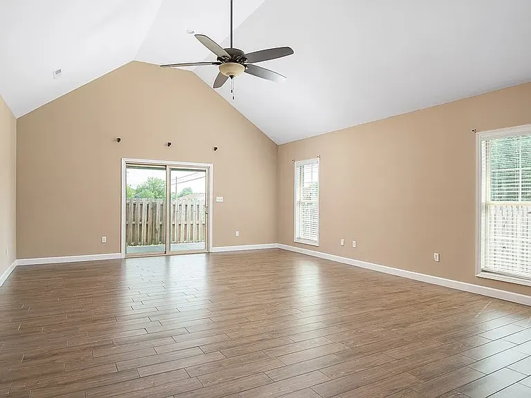 100 Kamarie Ln — Photo 12