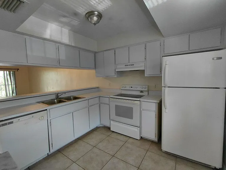 4920 Chiquita Blvd S — Photo 17