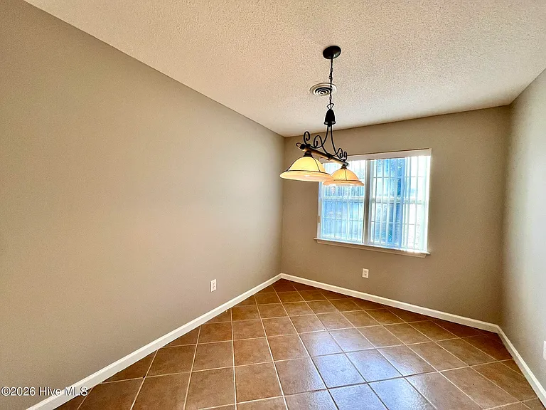 1006 Steeplechase Rd — Photo 5