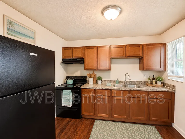 4935 Portsmouth Ave — Photo 3