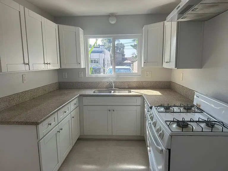 1123 Highland St #A — Photo 5