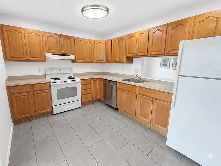 110 Roberts Ln #401 — Photo 7