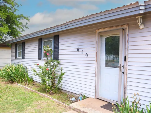 610 S 18th St, Slaton, TX 79364