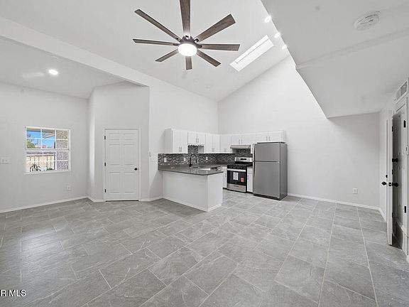 5th image of 821 Los Lagos Way Unit B
