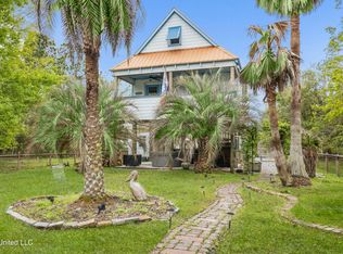 202 Surf St, Waveland, MS 39576
