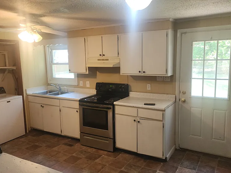 7940 Airport Rd — Photo 5