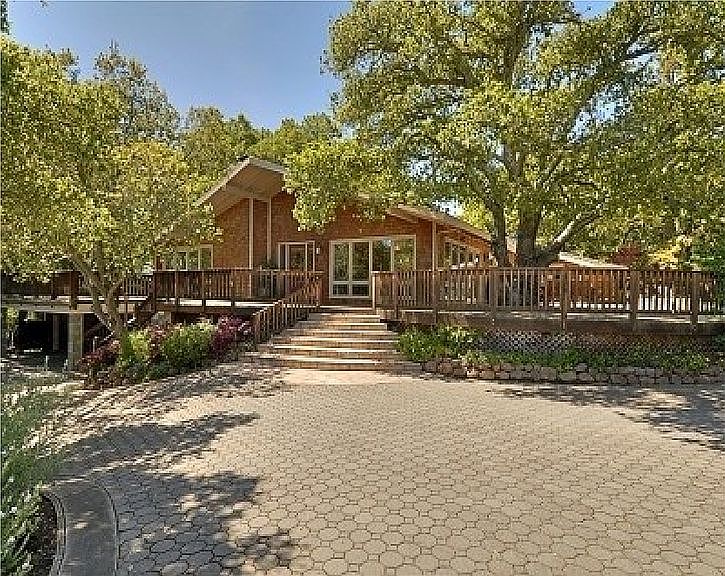 1st image of 115 Golden Oak Dr