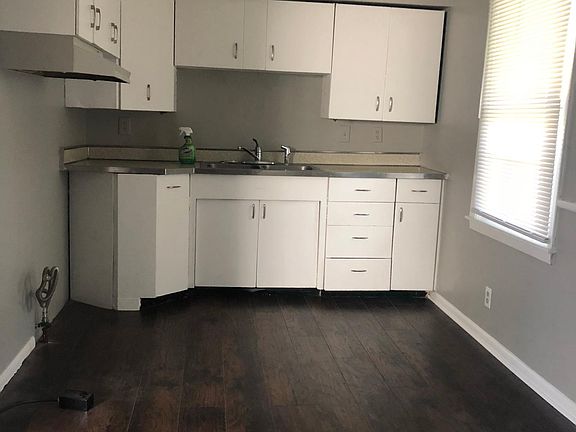 5th image of 720 Woodlawn Ave