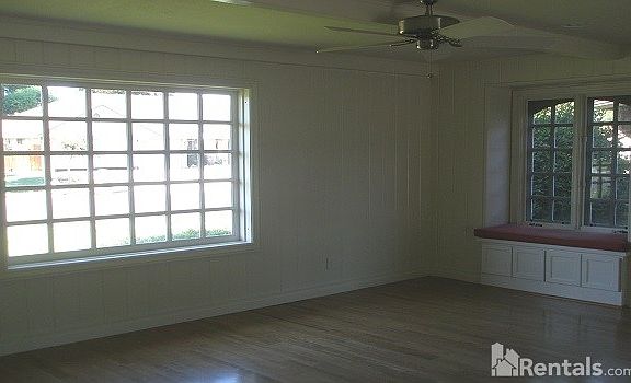3rd image of 1171 E Cole Ave