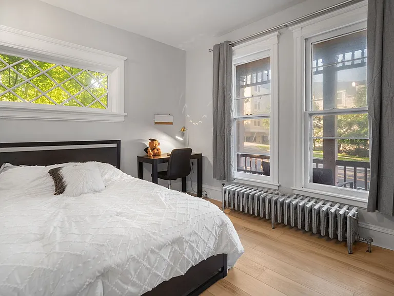 710 E State St — Photo 17