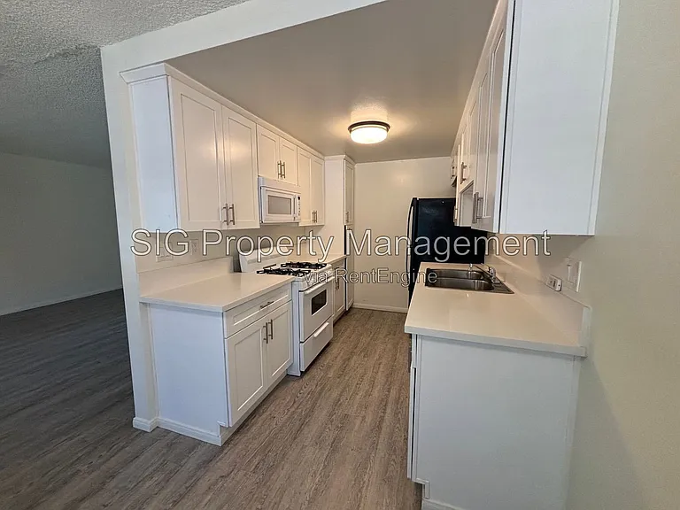 1126 E Doran St — Photo 16