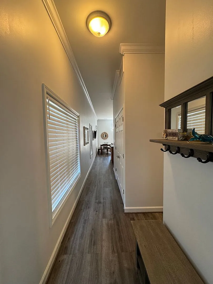 Building Photo - 1605 Shoreline Pl