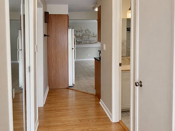 4th image of 8604 W Carmen Ave #1