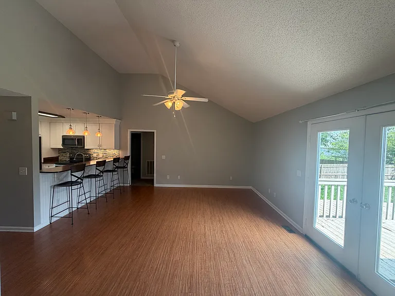 9463 Pasture Dr — Photo 3