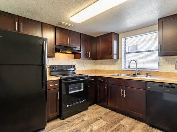 Melrose on the Bay Apartment Homes