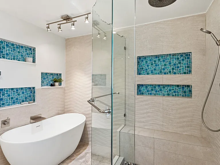 3072 Latham Ln — Photo 16