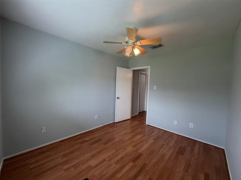 7427 Briargate Dr — Photo 16